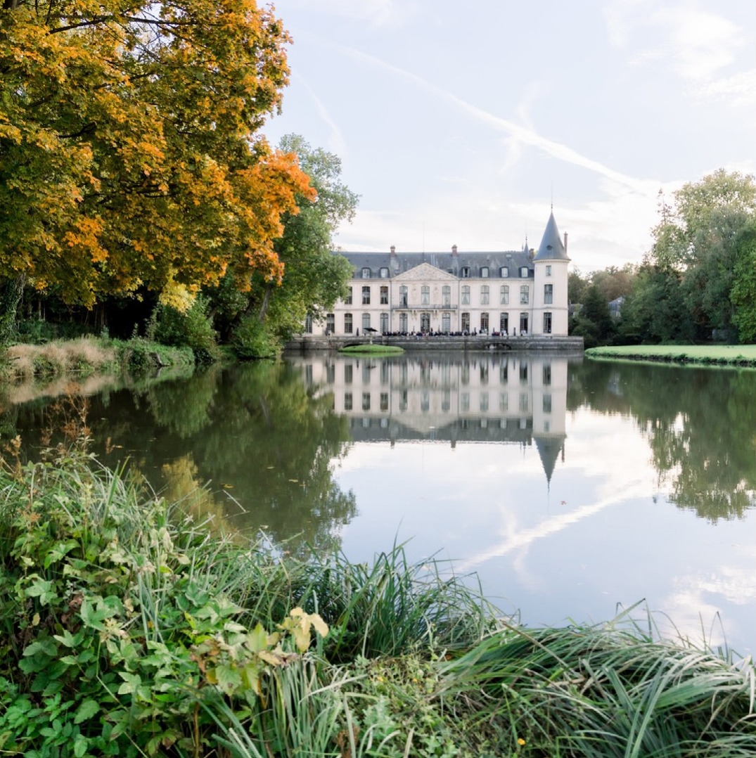 Château d’Ermenonville reflected in the lake